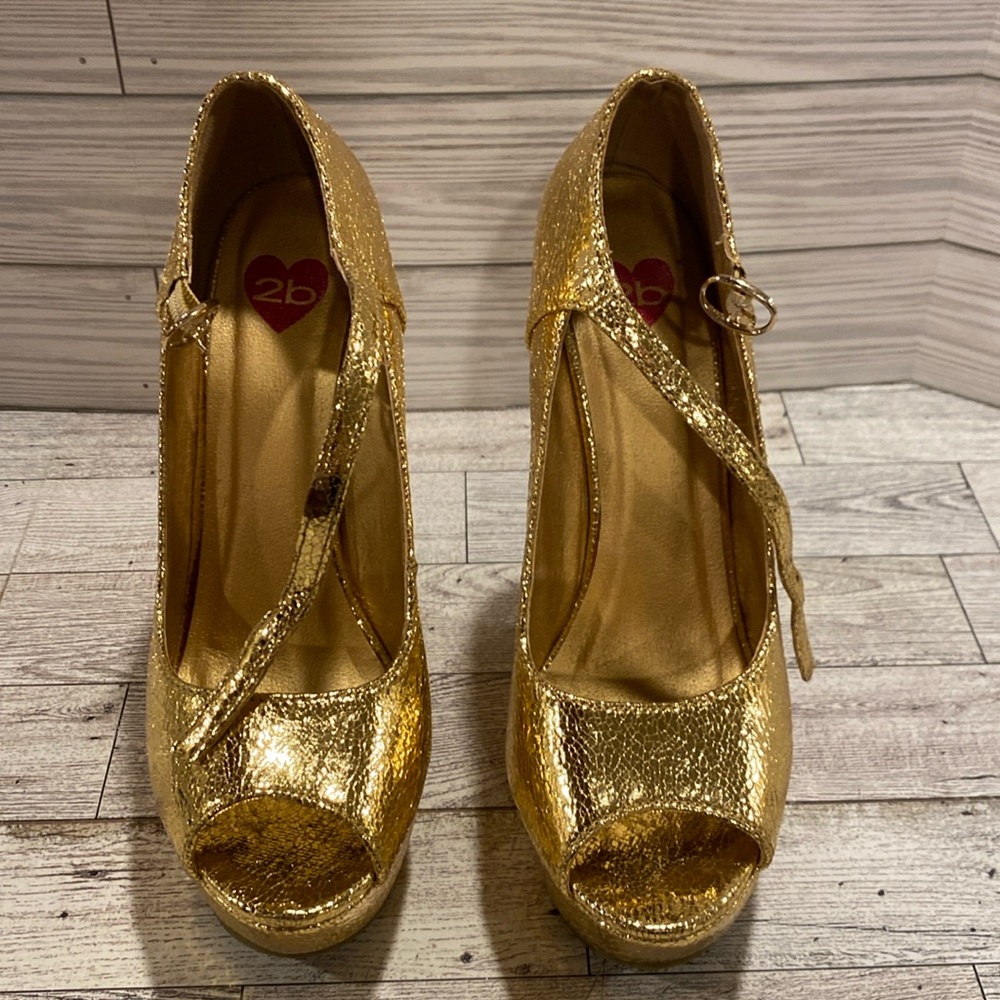 Bebe 2b Gold Glittery Heels Size 6
